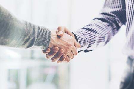 为什么买玻璃期货会跌（玻璃期货为什么涨这么多）